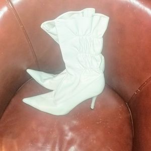 Nine West 8.5 cream white leather stiletto heel boots